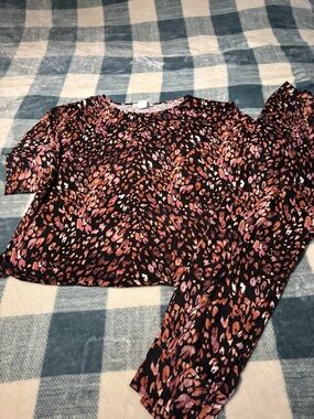 Pj set. Never worn. Excellent condition